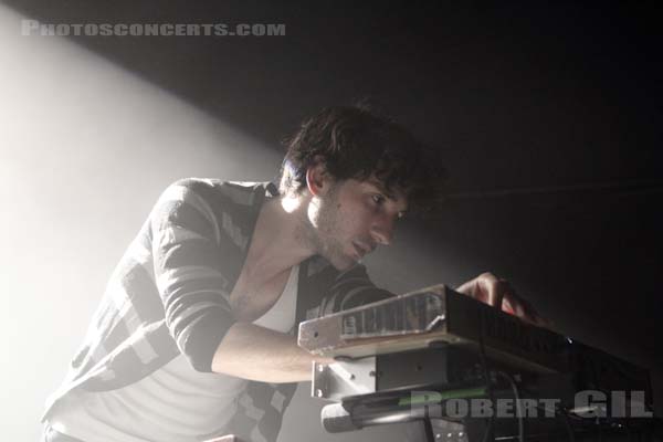 SUUNS - 2013-05-09 - PARIS - Trabendo - 